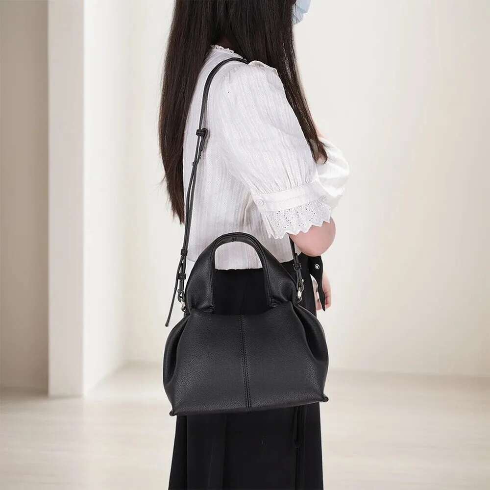 2025 New Fashion Clouds Shoulder Ladies Retro Crossbody French Niche Hundreds Pure Colour Lunchbox Bag PU