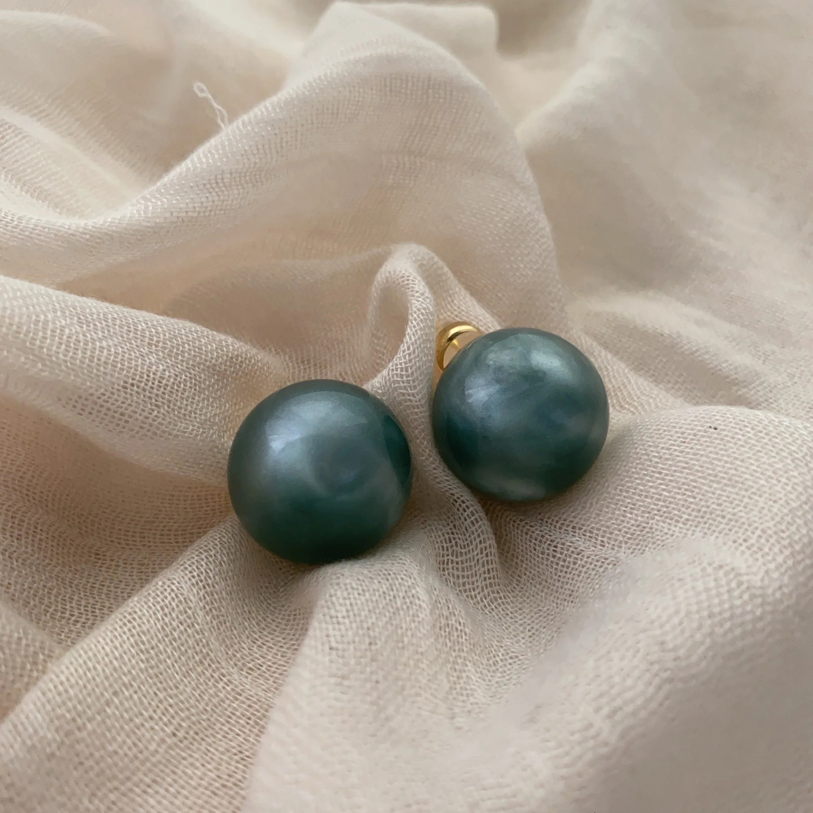 Unique Sweet Korean Fashion Blue Color Love Stud Earrings Resin Light High-end Girl Earrings Everyday Jewelry 250517