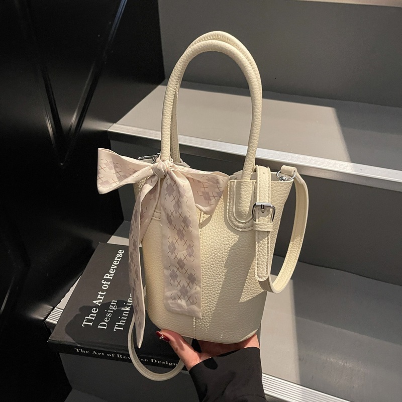 2025 New High end Handbag for Women Popular and niche design Single shoulder crossbody bag Korean version Versatile Bucket bag