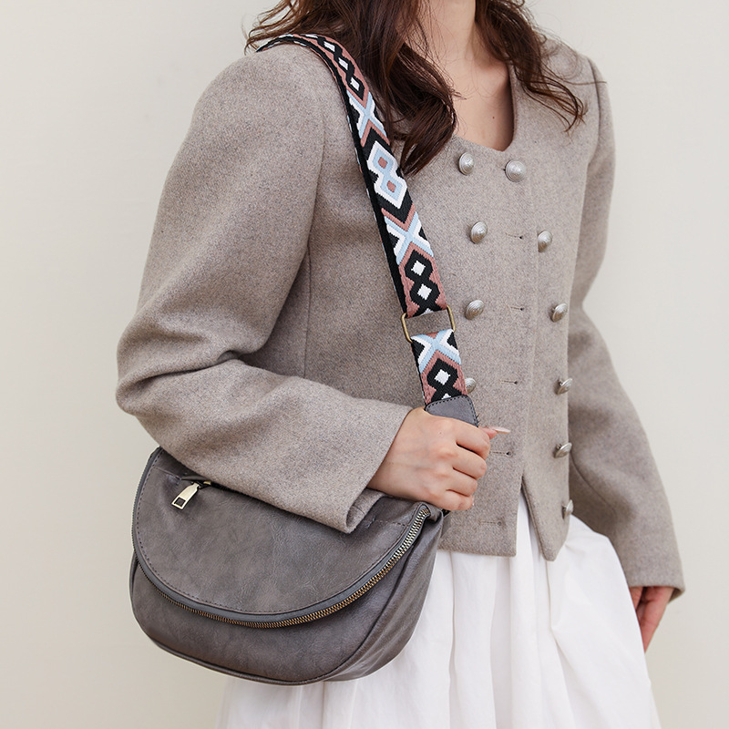 Spring and Summer New Single Shoulder Slant Body Women's Casual Simple Commuter Bag Cycling Chest Bag Retro Texture Designer Commuter Single Shou
