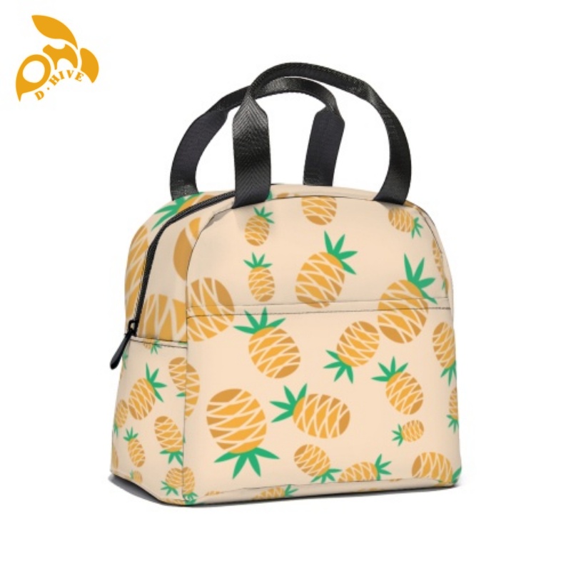 Free provision of lightweight, high-quality hand-held insulated meal bags in beige and black, custom-made for adults by designers.