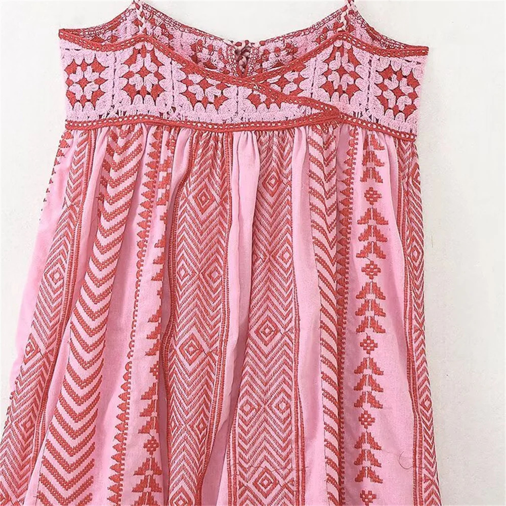 womens casual and elegant n with European American retro style crochet stitch knitted suspender dress 250520