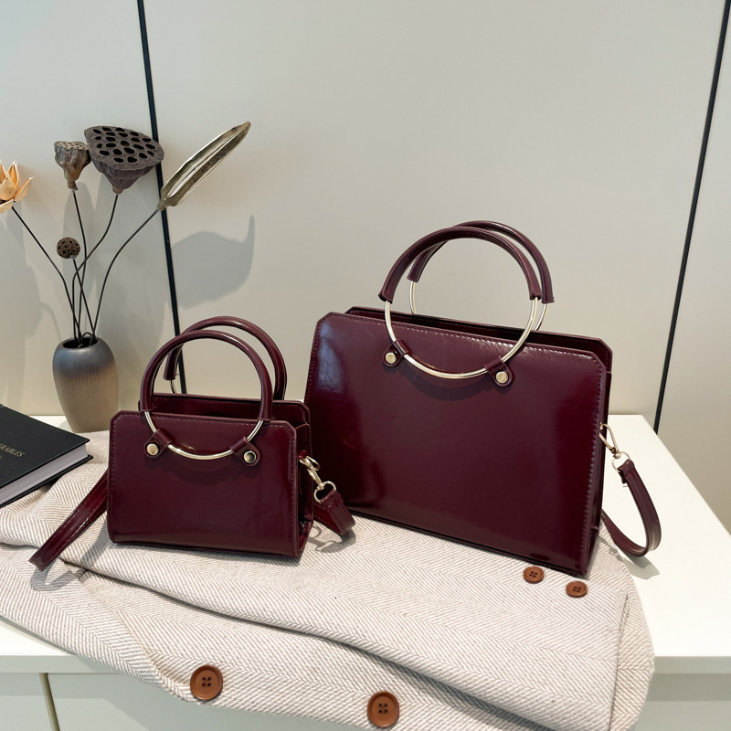 Free Delivery Designer Bag Fashionable Circular Hand Held Square 2025 Autumn And Winter New Women's Trendy Korean Version High End Texture Single