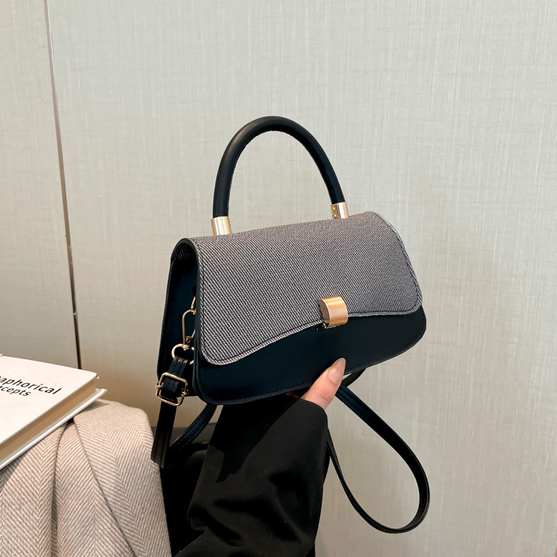 Free Delivery Designer Bag Ladies' High End Hand 2025 Spring New Versatile Ins Shoulder Crossbody Temperament Simple Small Square Luxury Bag
