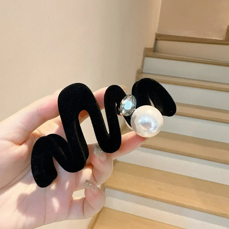 Flocked Pearl Line Large Hair Clip High Quality Minimalist Acrylic Hair Clip for Women 250517