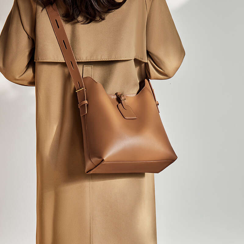 Tote Bag New Crossbody Niche Design High End Sense Shoulder Fashion Handbag Bucket Commuting Women S Bag Lady Bags