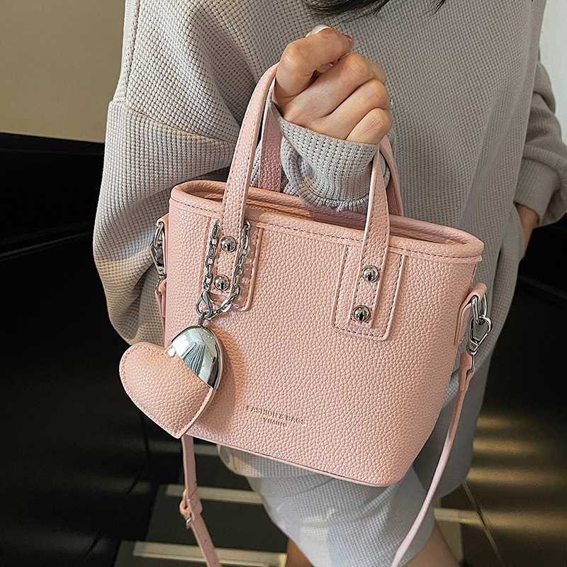 2025 Women's New Spring and Summer Fashion Popular Handheld Bucket Bag Large Capacity Versatile Casual Designer Single Niche Design Shoulder Cros