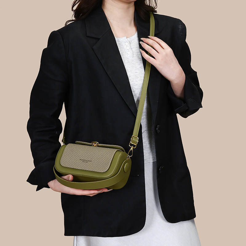 Luxury box with high-end feel, women's 2025 new niche fashion handbag, single shoulder crossbody small square bag