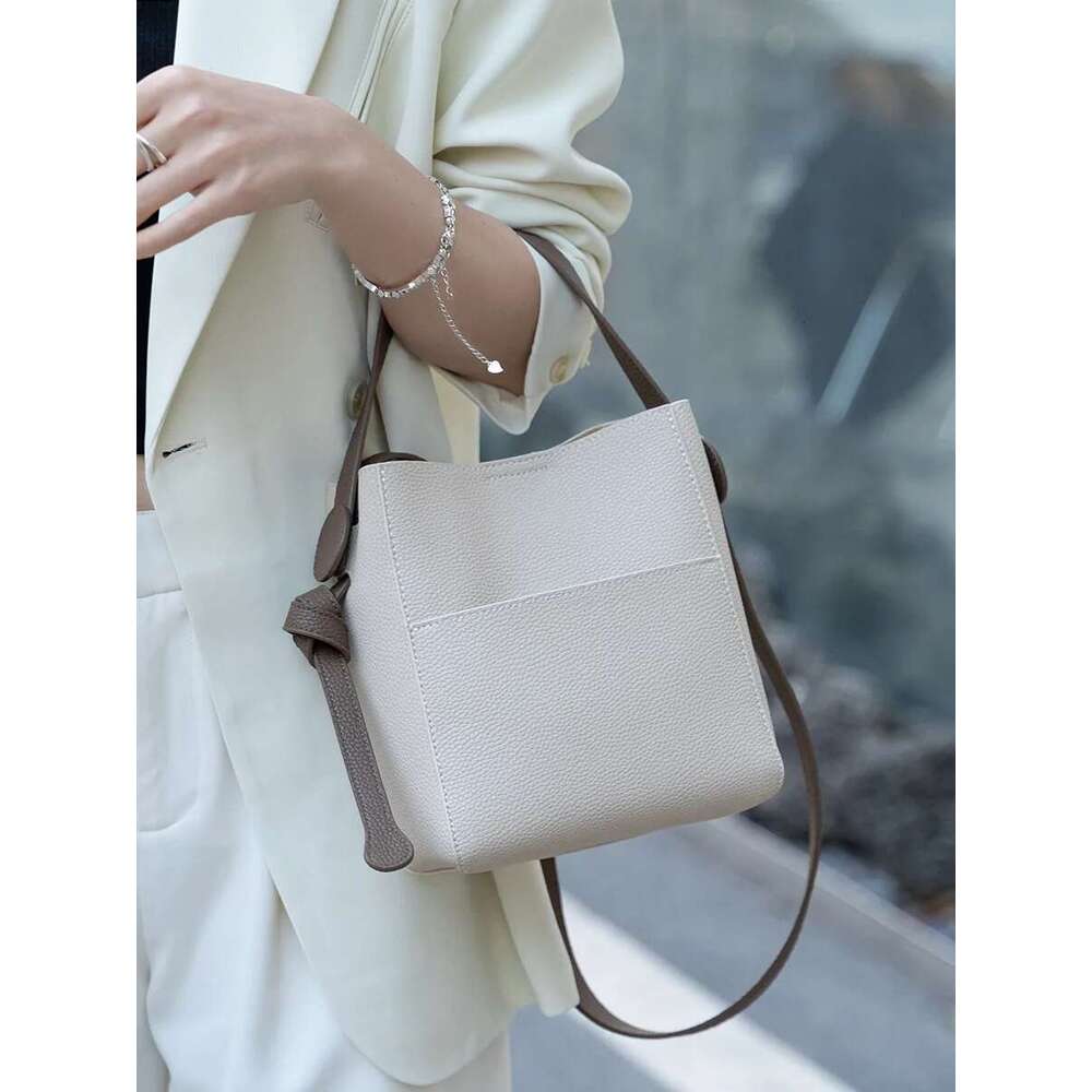 Genuine Leather Women's Crossbody Bag Handbag 2025 new large capacity commuter bucket versatile Cowhide shoulder bag