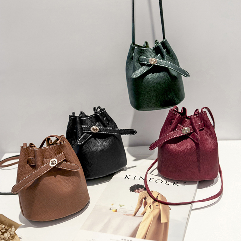 Elegant Casual Backpack: Compact Design & Secure Closure bucket bag designer bag