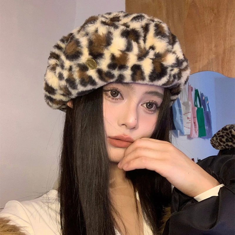 American Fashion Leopard Print Plush Berets Cap for Women Autumn Winter Travel Warm Personality Versatile Oversized Painter Hat 250520