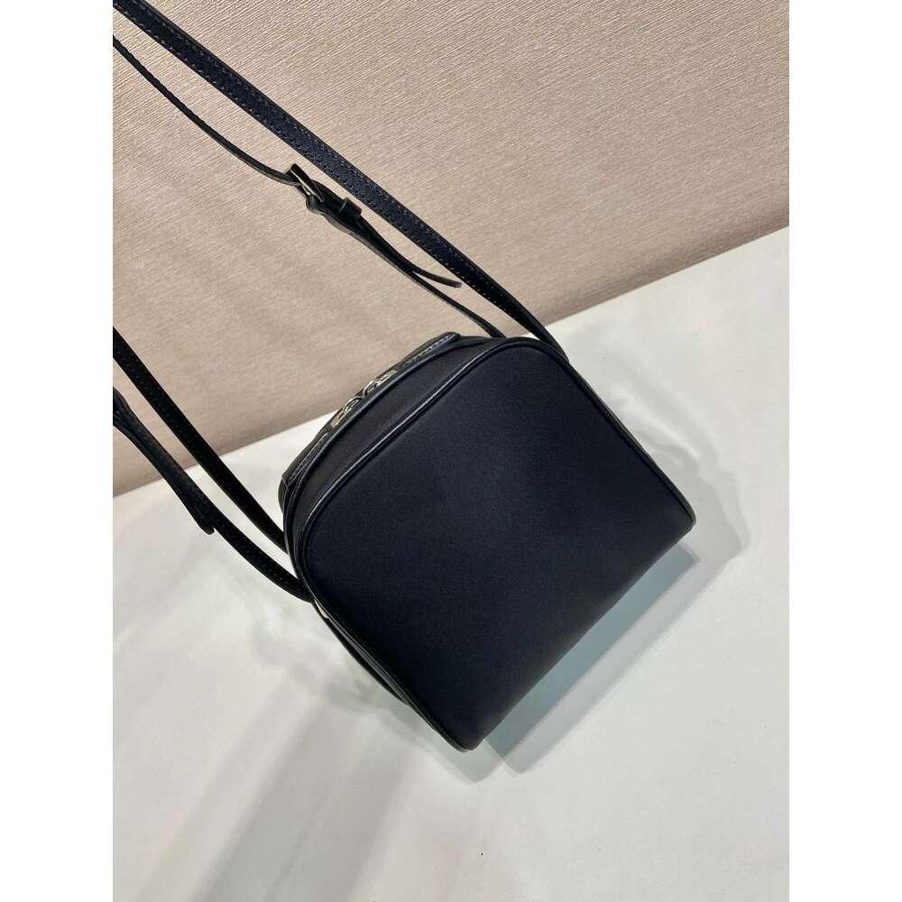 Postman Crossbody Waterproof Storage Bag Canvas With Calf Leather Material 2025 New High-Quality Simple Versatile