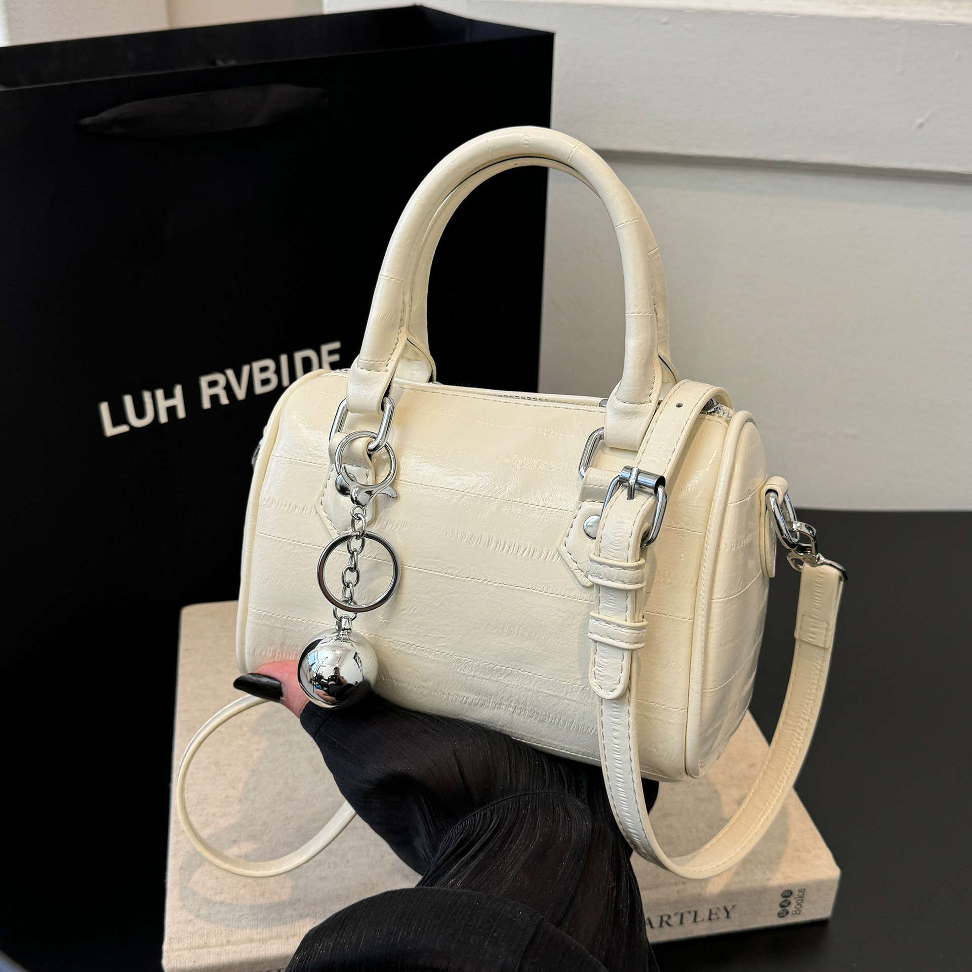 This year's popular bucket women's summer versatile 2025 new fashion crossbody bag hand-held work small handbag Free Delivery