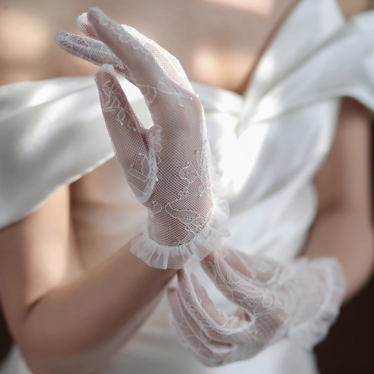 WG061 Wedding Bridal Handmade Gloves Tulle Ruffled Edge Lace Appliqued Short White Bridesmaid Pageant Prom Gloves 250520