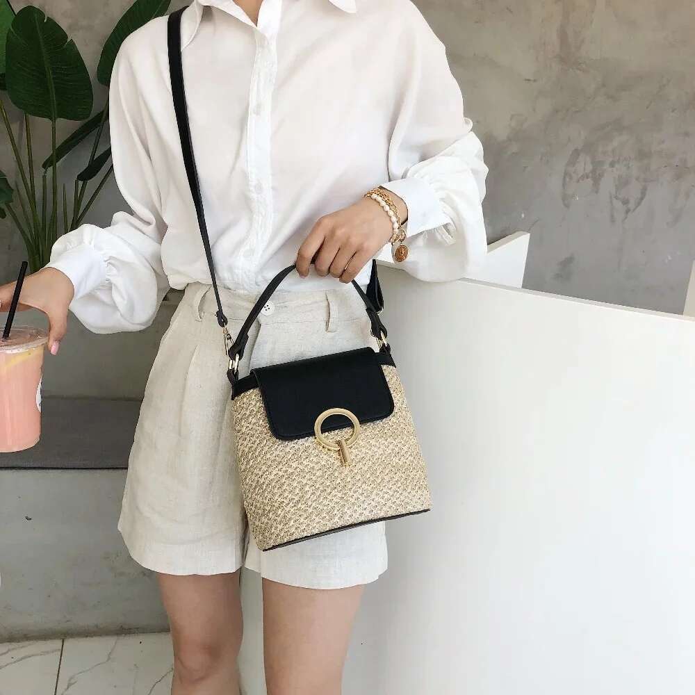 Beach Vacation Woven Women's 2023 New Trend Korean Version Versatile Fashion Handheld Crossbody Bucket Bag