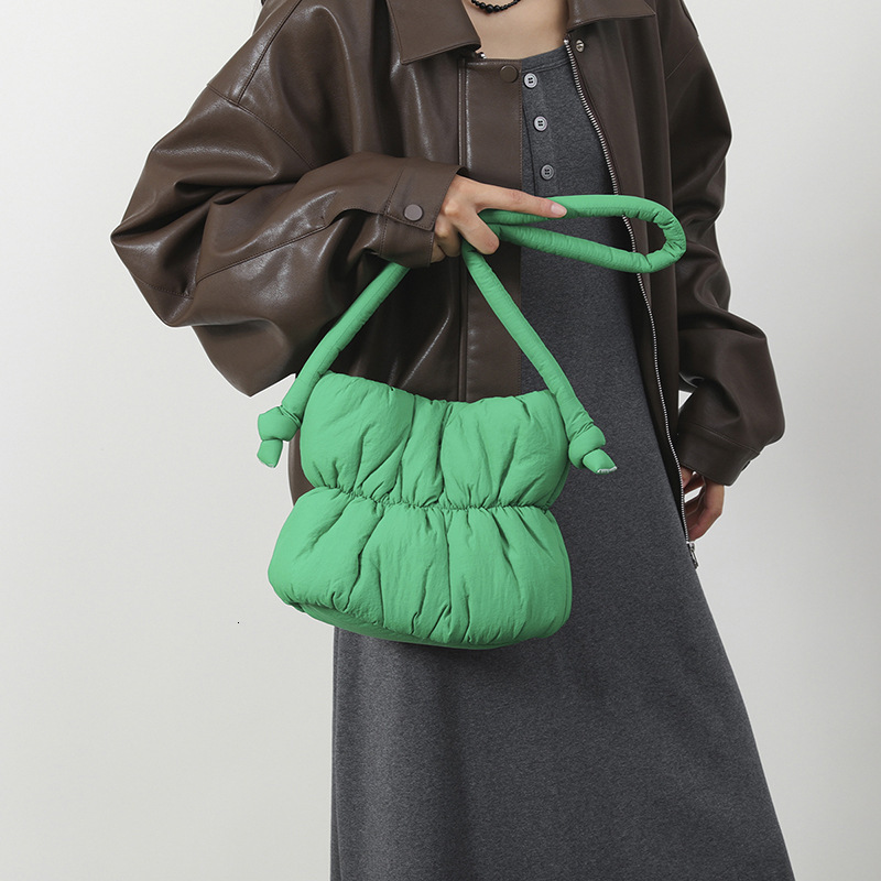 2025 new pleated cloud niche design fluffy bucket casual versatile down cotton jacket shoulder bag