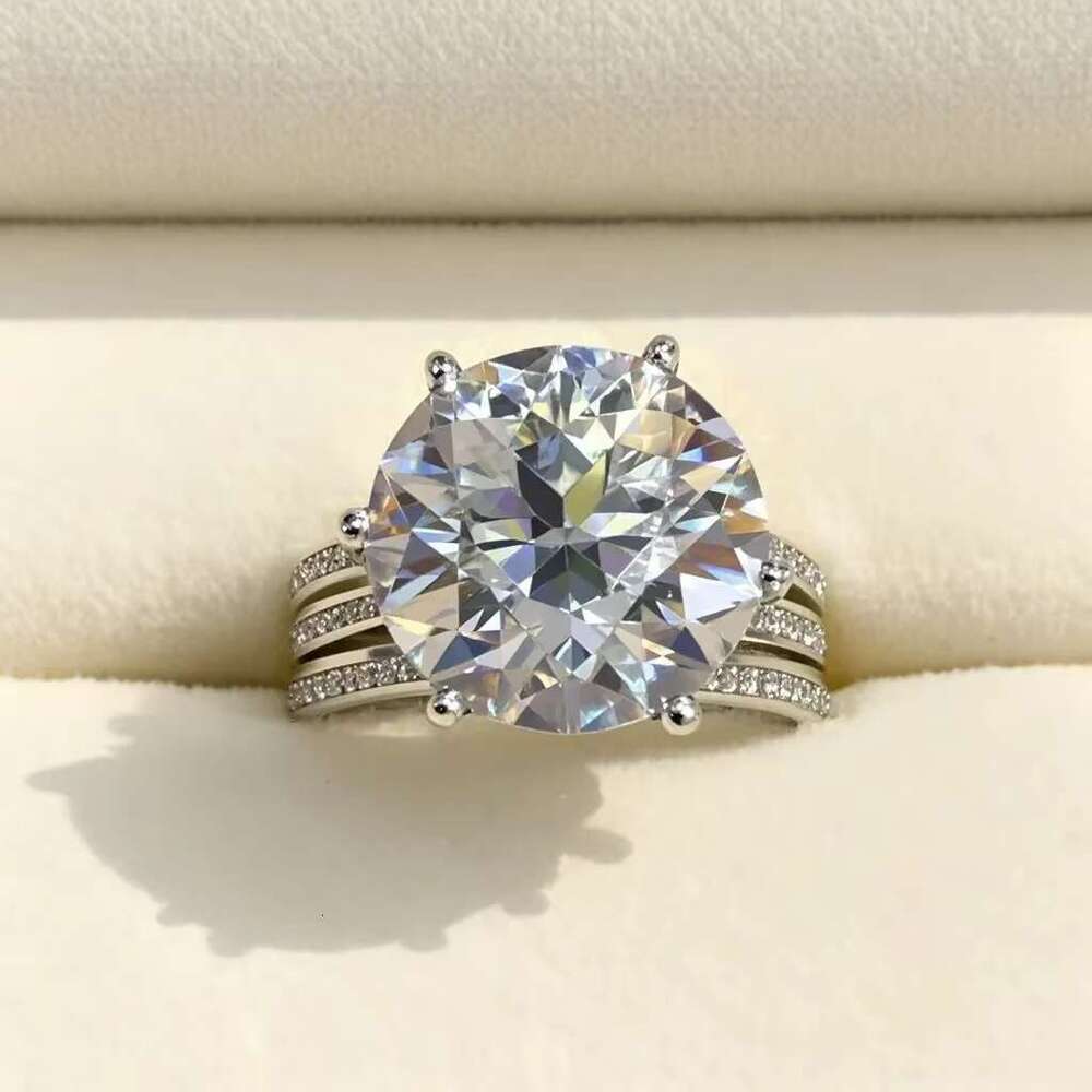 Linyin's chic elegant silver and Moissanite rings add charm to any outfit