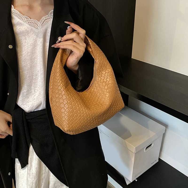 Women Classic Fashion Woven Embossed Hobo Soft PU Leather Small Top-handle Shoulder Bag Casual Daily Handbags M250520
