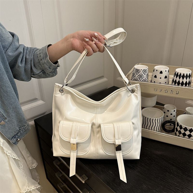 Free Delivery Designer Bag Korean Version Of Large Capacity Fashionable Motorcycle 2025 New Style Simple And Luxurious One Shoulder Crossbody Tote Pop