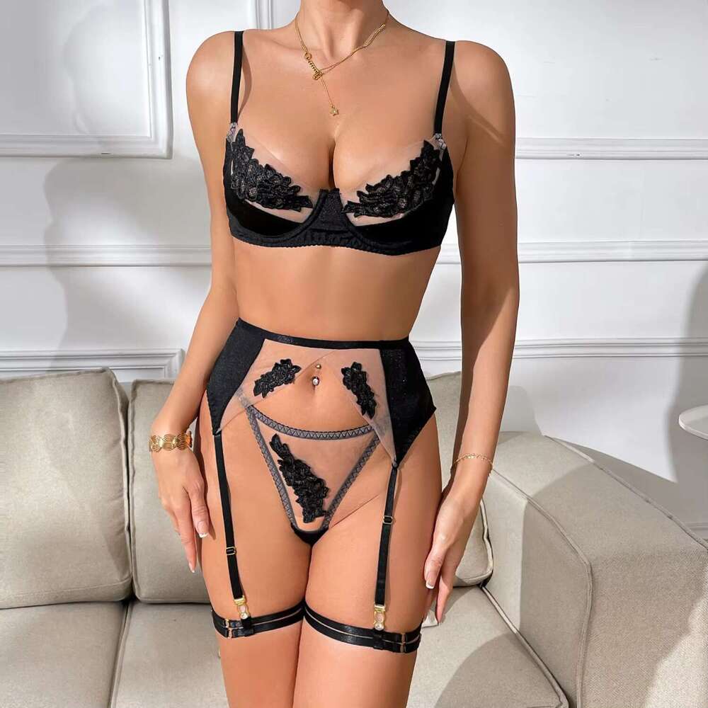 Chuangerm Oem/Odm 2025 Hot Selling Women's Mesh Embroidery Hollow Out See-Through Pure Desire Temptation 4Pcs Erotic Lingerie