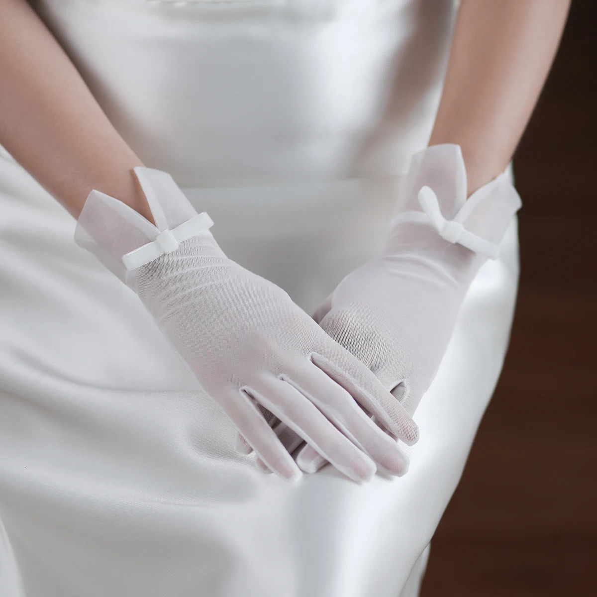 WG057 Exquisite Wedding White Bridal Gloves Elastic Mesh Bow Brides Fingertip Wrist Gloves Women Pageant Prom Handschuh 250520