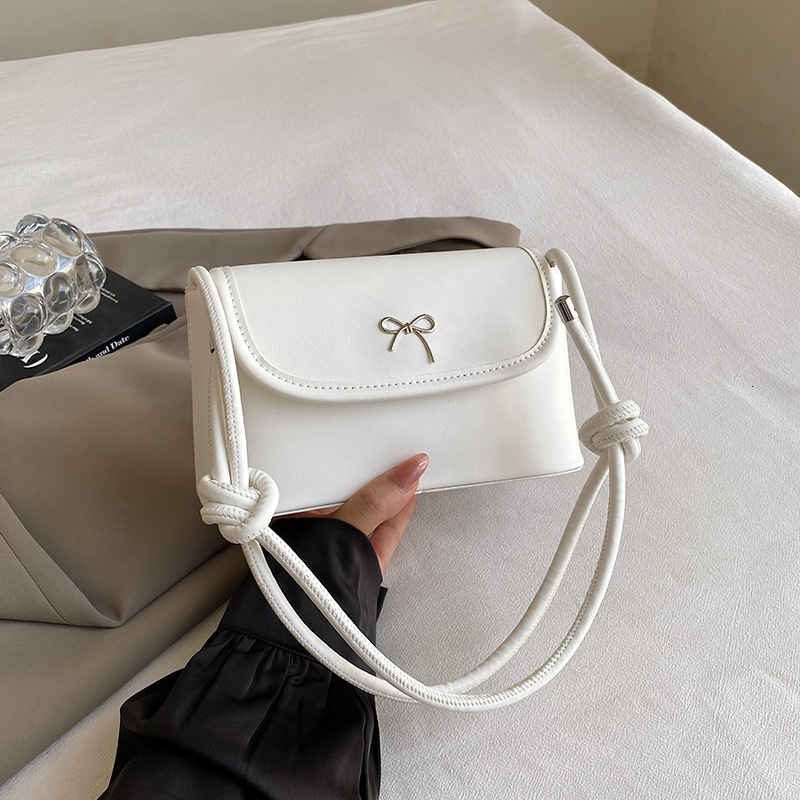 High quality brand high-quality new fashion personalized beauty niche design bag women's summer fashion single shoulder slanted small square bag 