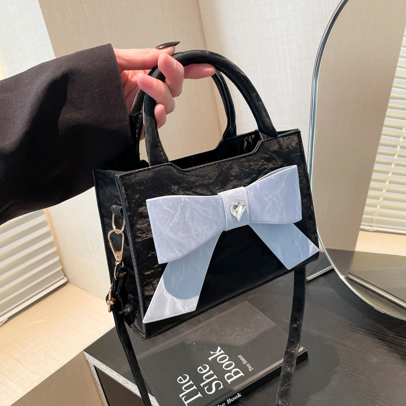 Free Delivery Designer Bag Fashion Bow Single Shoulder Hand Fashion 2025 New Trend Crossbody Simple Women's Small Square For Women Luxury Bag