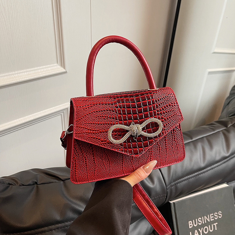 Free Delivery Designer Bag Super Popular Hand For Women In Spring 2025 Fashionable New Style With Crocodile Pattern Portable Small Square Versatile Un