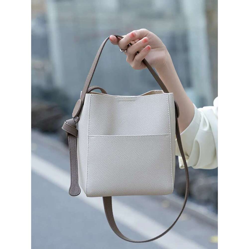 Genuine Leather Women's Crossbody Bag Handbag 2025 new large capacity commuter bucket versatile Cowhide shoulder bag