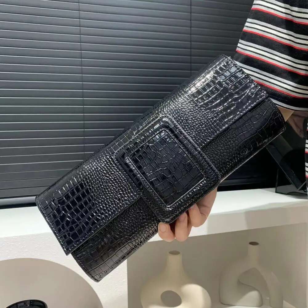 Women's Fashion Retro Large Capacity Crocodile Pattern Commuter Handbag