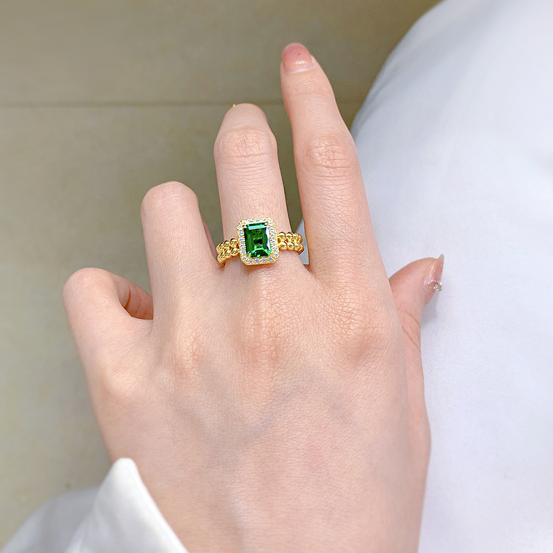 Chic Designer Style S925 Sterling Silver 24k Gold Plated Emerlad-Diamond Engagement Ring