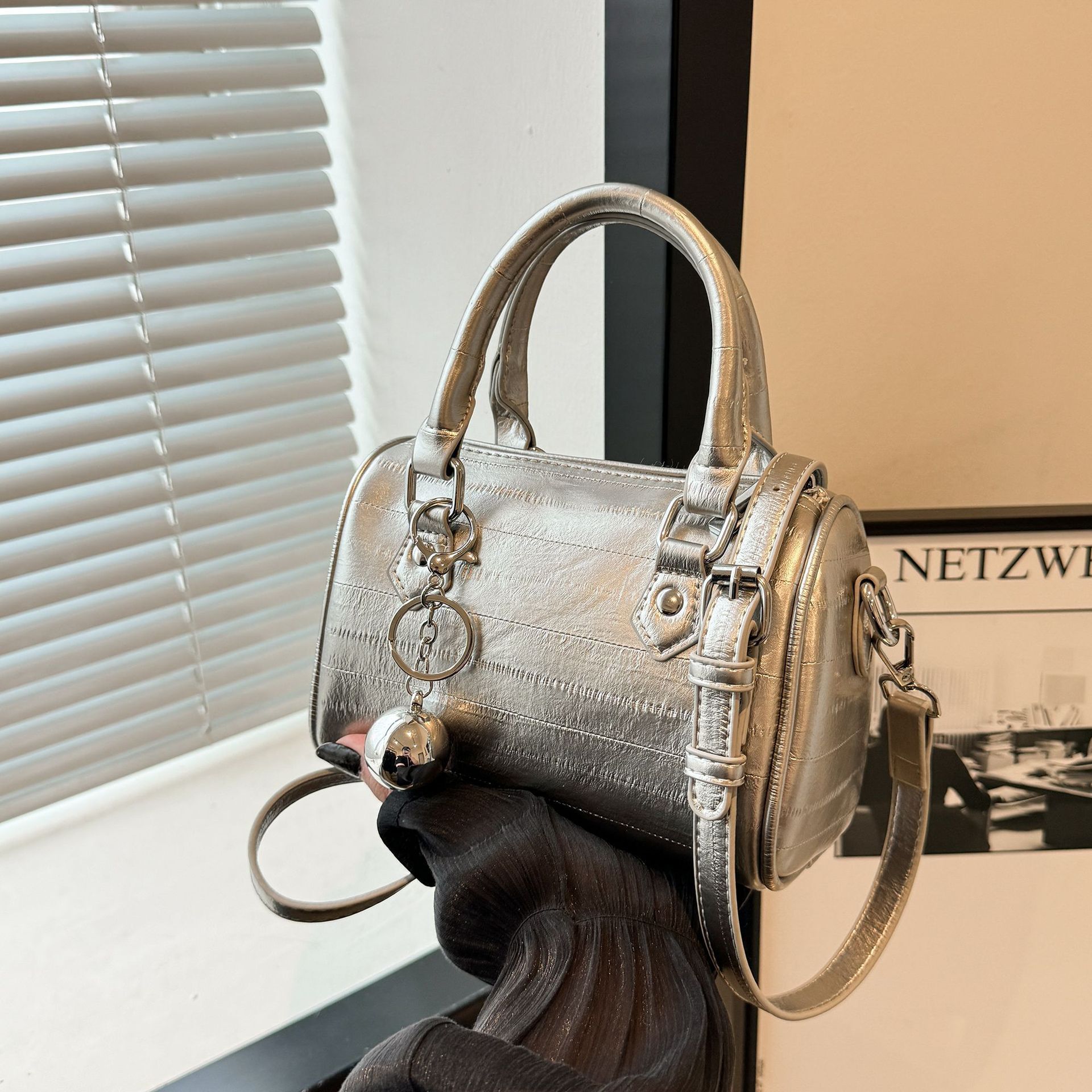 This year's popular bucket women's summer versatile 2025 new fashion crossbody bag hand-held work small handbag Free Delivery