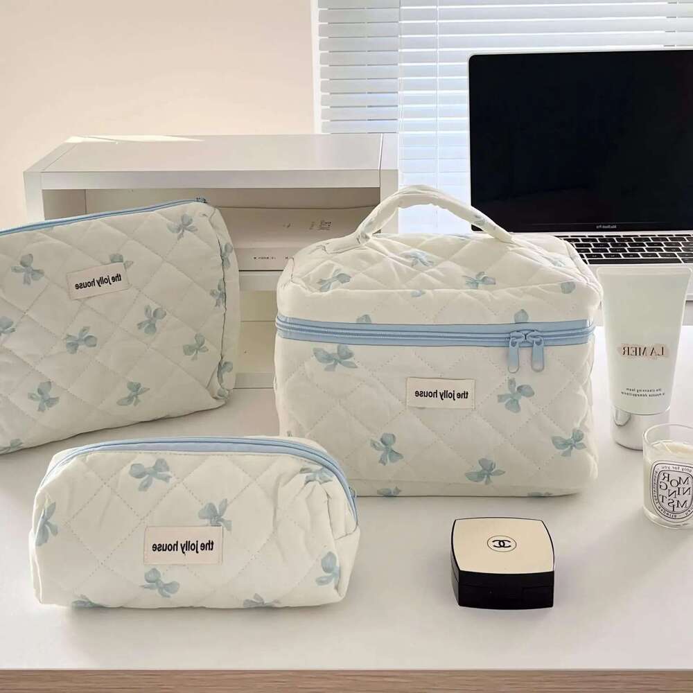 Portable large capacity girl's heart cartoon dot cosmetic storage toiletry bag