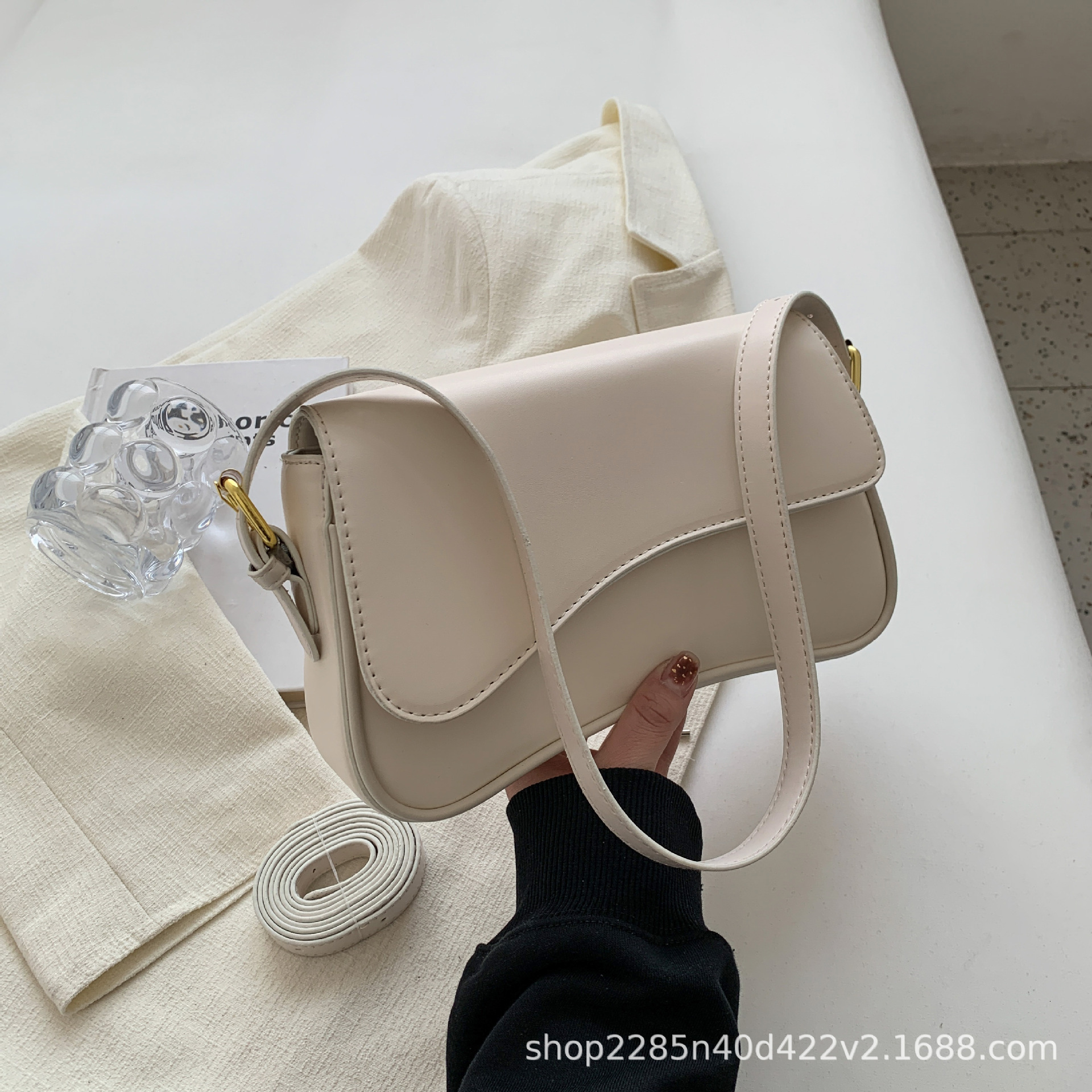 High quality brand new flip magnetic shoulder buckle suitable for work commuting fashion women's bag diagonal cross handbag free delivery designe