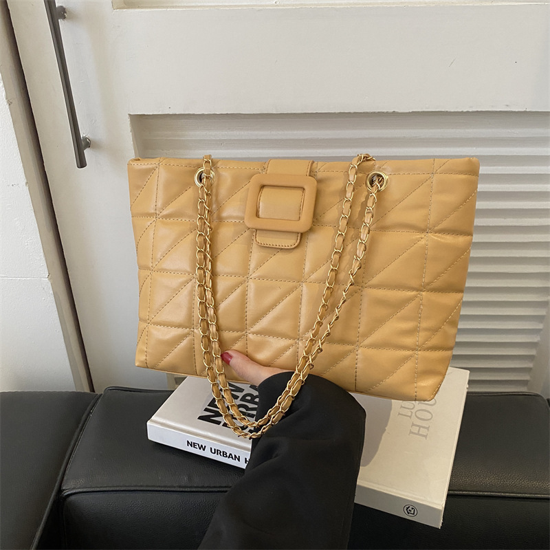 Free Delivery Designer Bag Advanced Underarm For Women's 2025 Trendy And Fashionable Fragrant Wind Lingge Chain Bag Small Commuting Shoulder Bag 