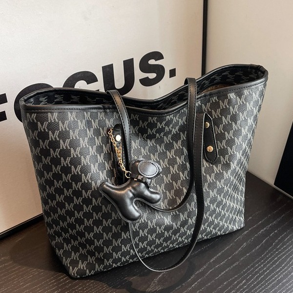 Tote for women 2025 new model hand-held commuting bag fashionable outdoor large capacity single shoulder bag