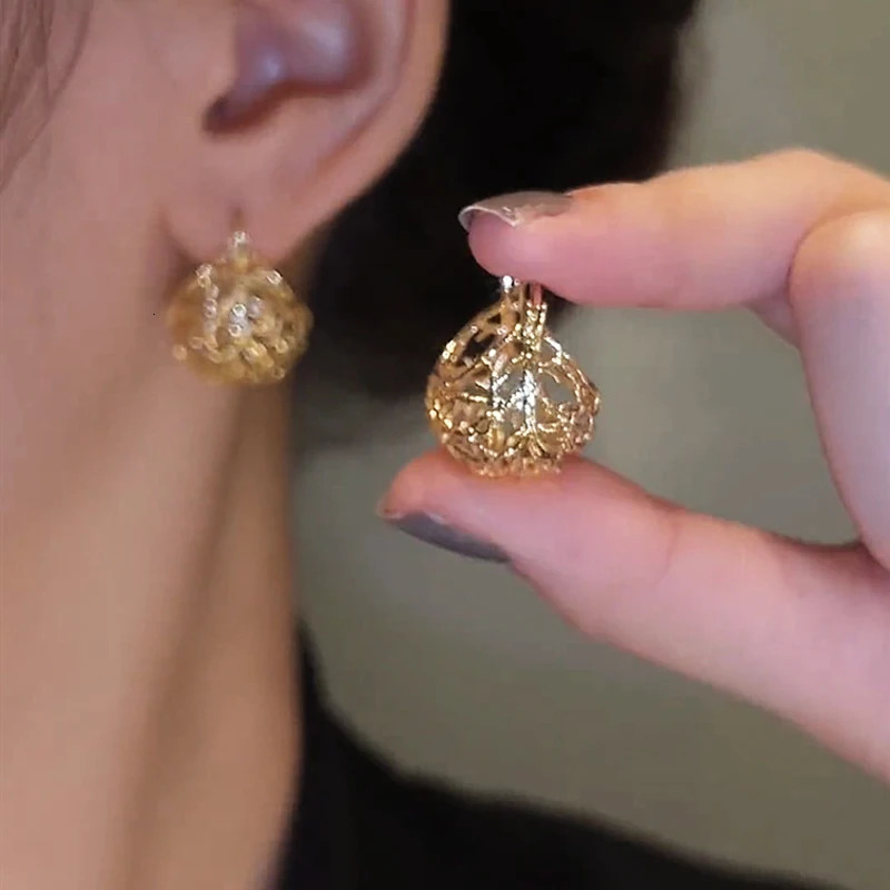 Hollow Out Personalized Plated 14k Real Gold Earrings for Women Elegant Lightweight All-match Delicate Earrings Jewelry 250517