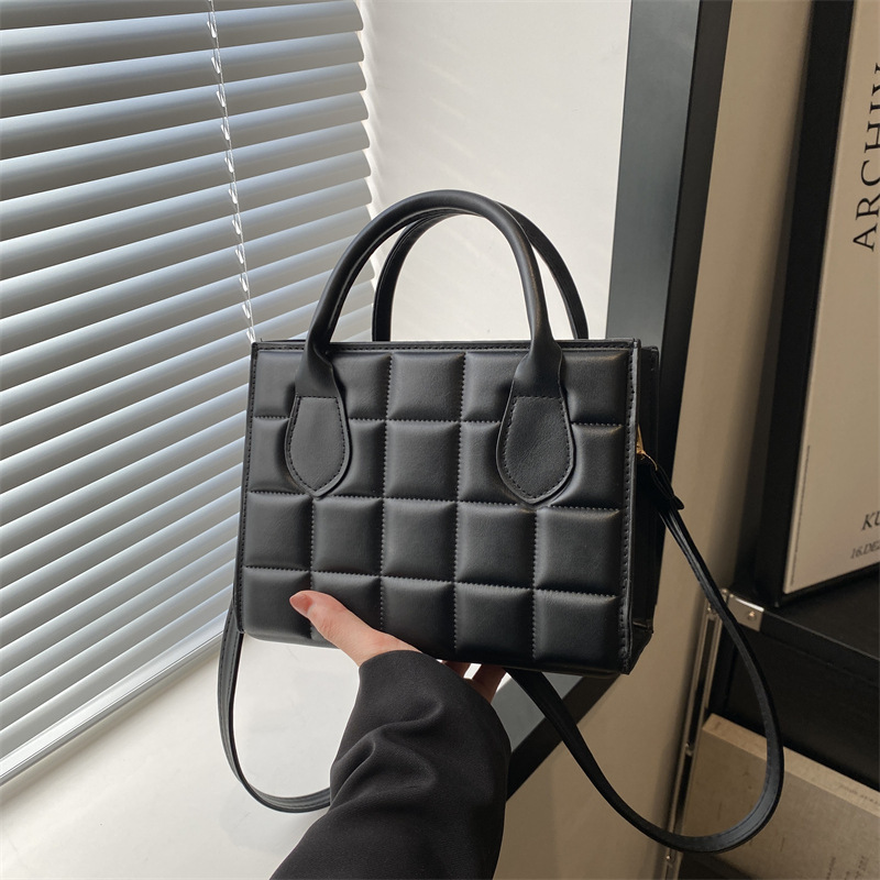 Free Delivery Designer Bag This Year's Popular Fashion Korean Version Versatile Women's Solid Color Hand 2025 New Single Shoulder Crossbody 