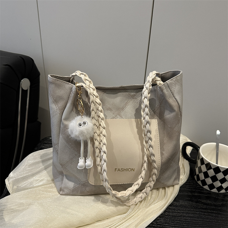Free Delivery Designer Bag Hand 2025 Spring Personalized Korean Edition Large Capacity Commuting Texture Underarm Tote Women's Bag Luxury Bag