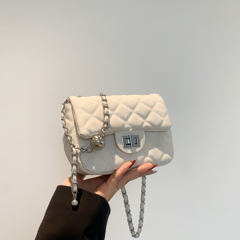 Free Delivery Designer Bag Gentle Texture Lock Buckle Temperament Chain For Women 2025 Spring New Versatile Ains Crossbody Small Square 8520