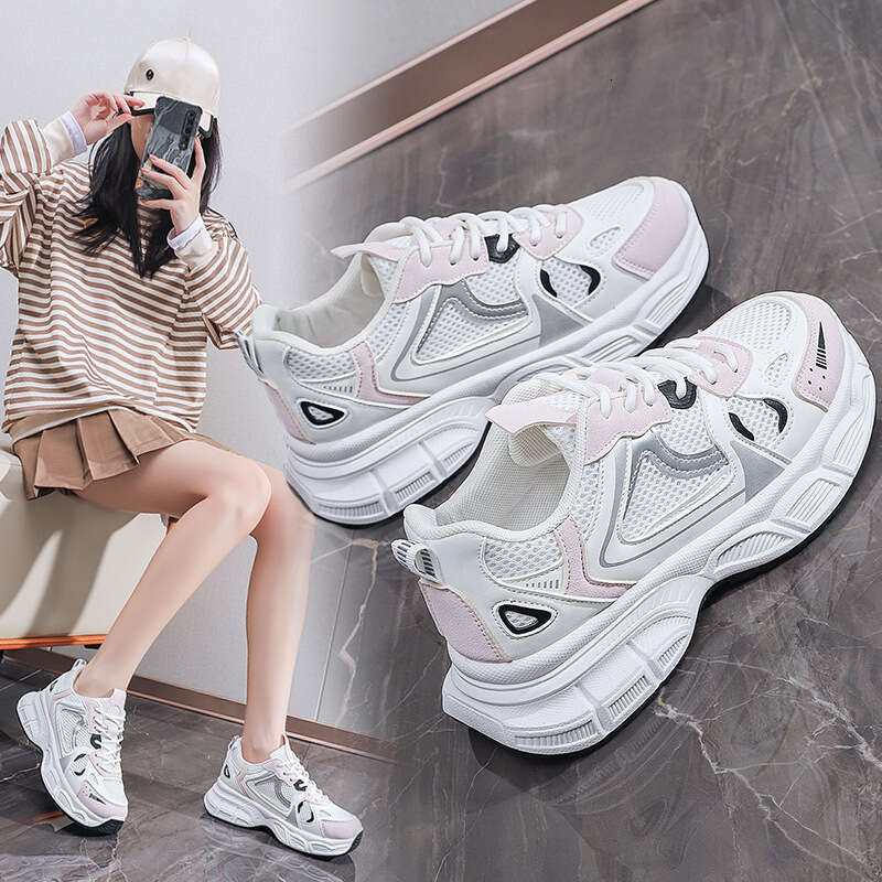 Hot Dad Hot 2025 New Spring Breathable Mesh Sports Korean Edition Versatile Thick Bottom Casual Running Shoes for Women