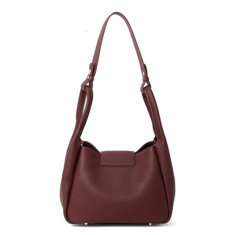 High Fashion First Swing 2025 New Leather Handbag Slung Bucket Portable Basket Bag