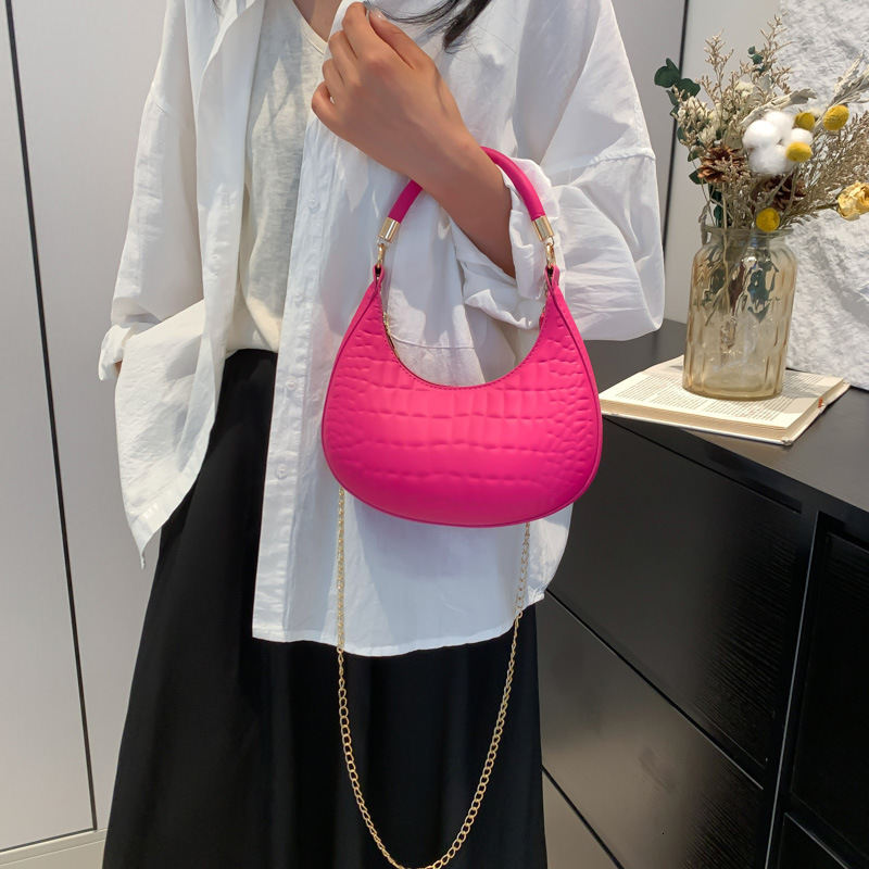 High end fashion versatile women's hand-held crescent 2024 new light luxury crocodile pattern single shoulder crossbody chain bag