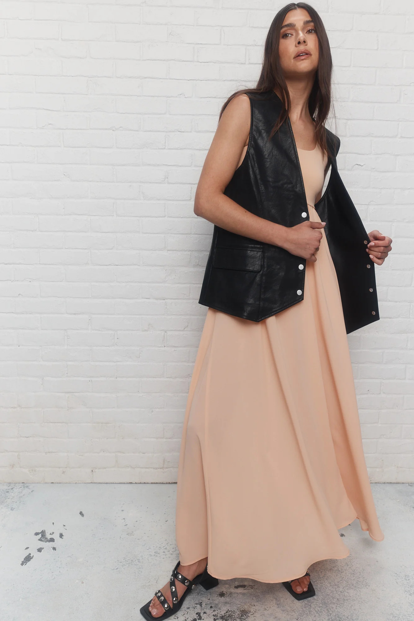 Women's Peach U-neck Sleeveless Maxi Fitted Pleated Dress with wide straps