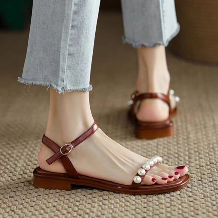 Free shipping Designer Women's Summer 2025 New one-strap Roman pearl sandals Fashionable and comfortable low-heeled open-toe flat beach shoes