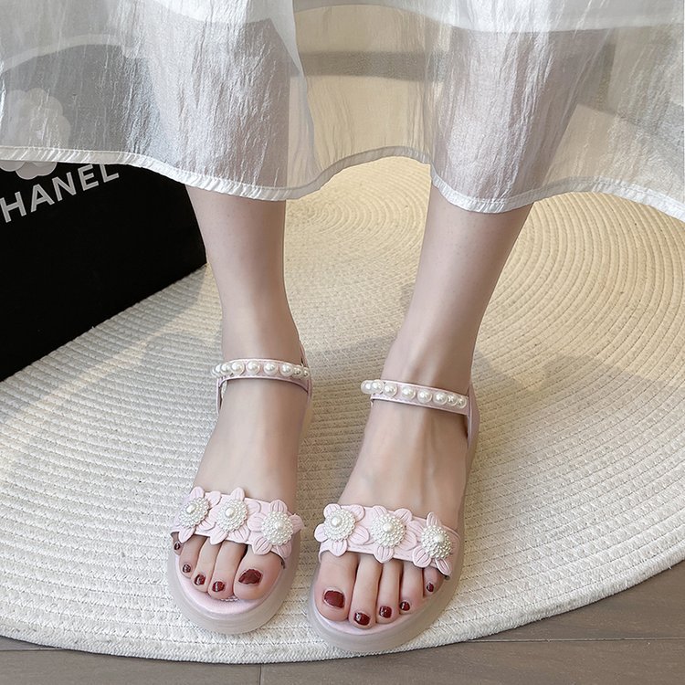 Free shipping Designer's new fairy-style flat fashion sandals for women in Summer 2025. The pearl flower round-toe thick-soled sandals look super