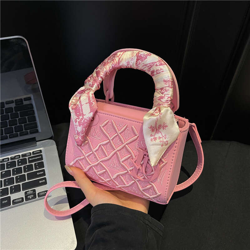 New Hot Hot Printed Lingge Daifei Women's Fashion Single Shoulder Diagonal Cross Simple and Versatile Commuter Bag