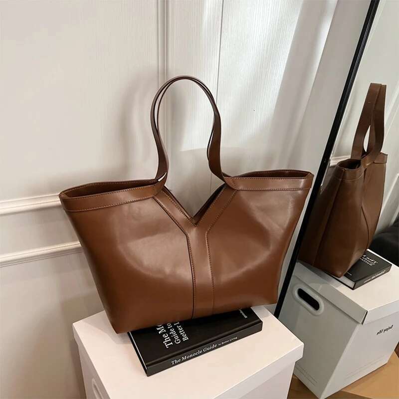 Fashion Niche Texture Crocodile Pattern Tote Fashionable Large Capacity Versatile Shoulder Bag Textured Charm Handbag