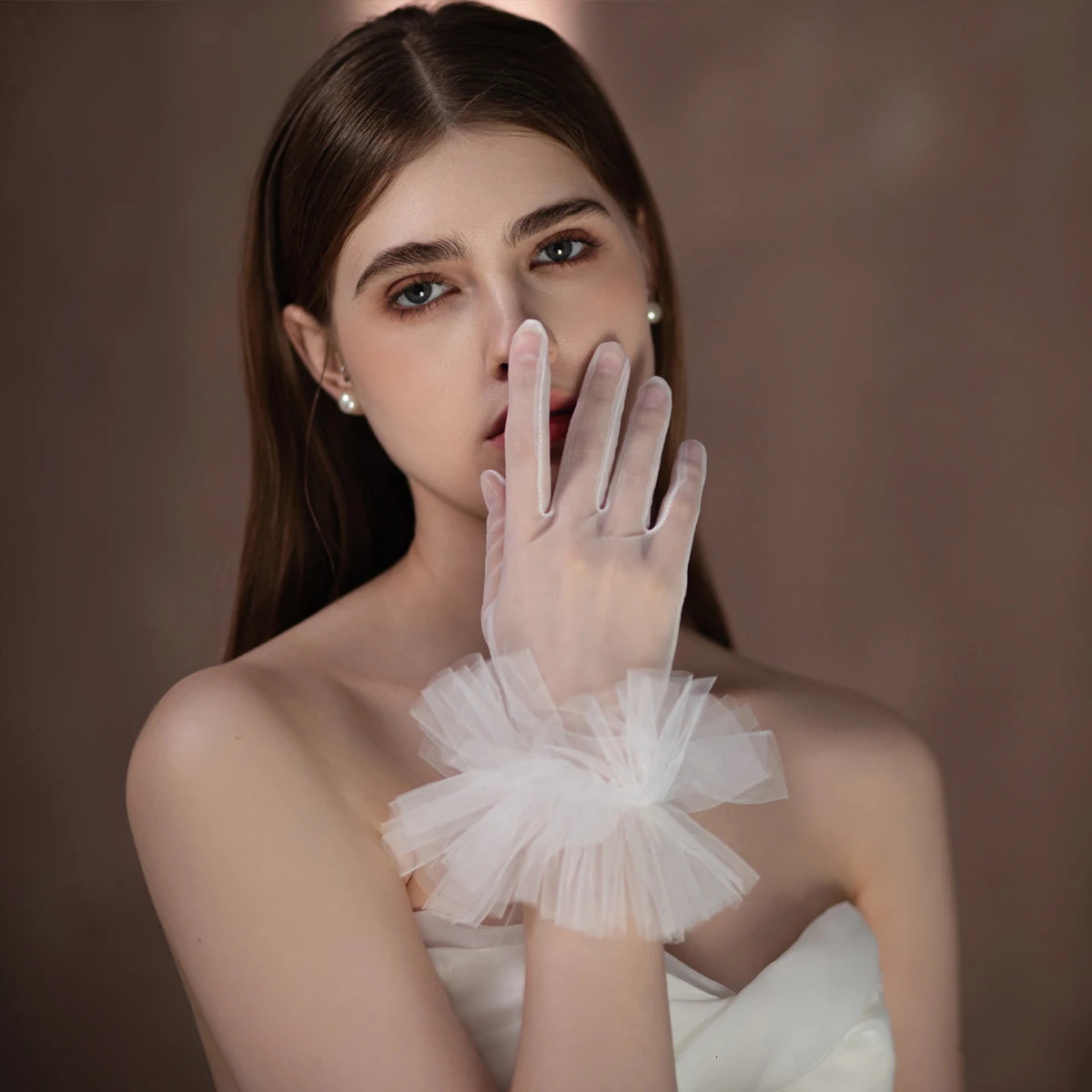 WG094 Elegant Wedding Bridal Gloves Soft Tulle Ruffled Edge Women Brides Bridesmaid Short White Gloves for Pageant Perform 250520