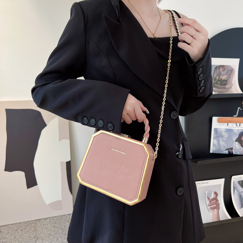 French Chain Box for Women 2025 New and Versatile Single Shoulder Crossbody Fashionable Handheld Small Square Bag